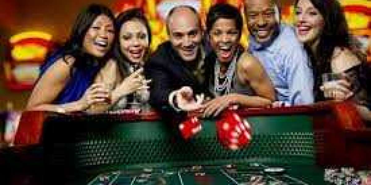 5 Features of Playing at Online Casinos