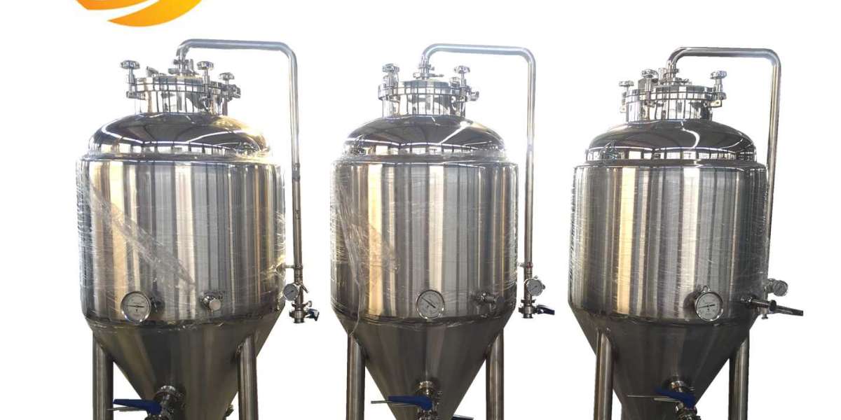 What are the features of the essential oil extraction machine?