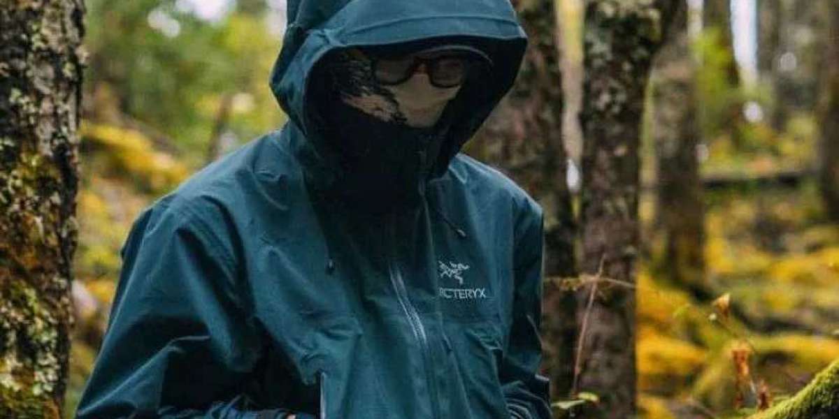 Arc'teryx Brand: How Much is the Difference in Fabric Material between Real and Fake Jackets?