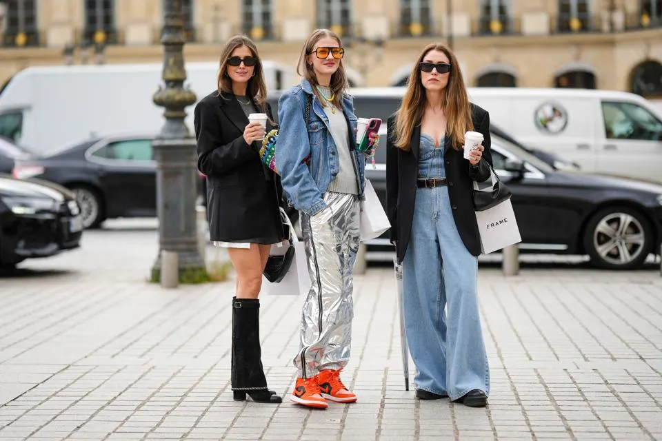 an signature Golden Goose V Star Sneakers on tongue and heel counter