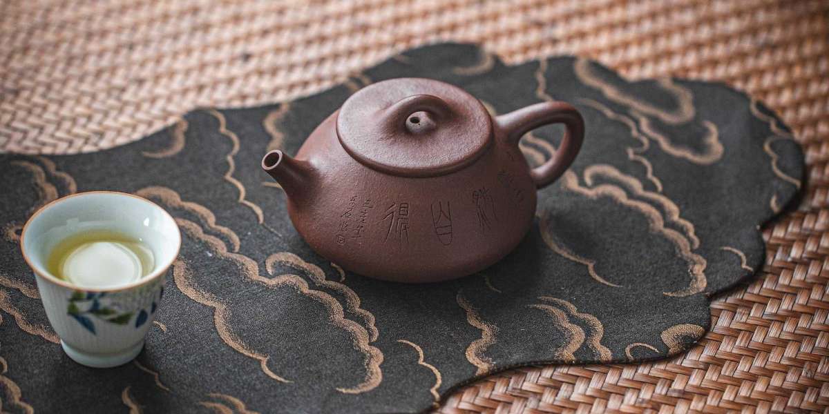 yixing purple clay teapot