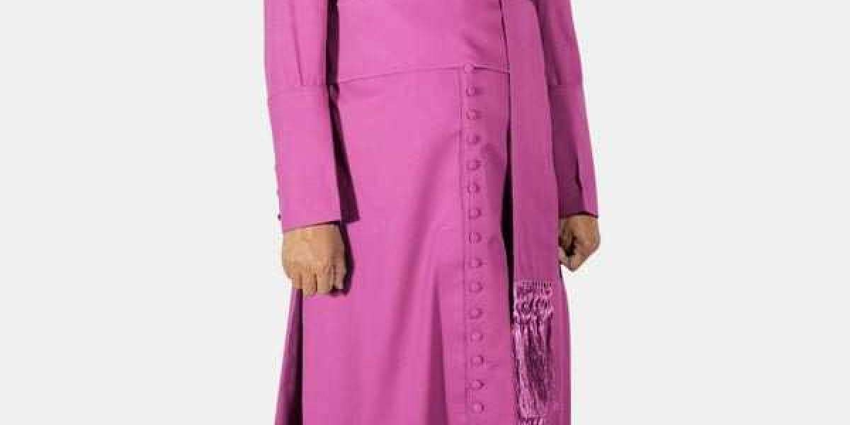 Who Wears the Catholic Purple Cassock in Religious Ceremonies?