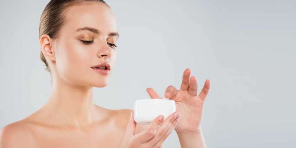 DIY Skincare vs. Ayurvedic Formulas: Why Experts Recommend Vanan Kumkumadi Lepam