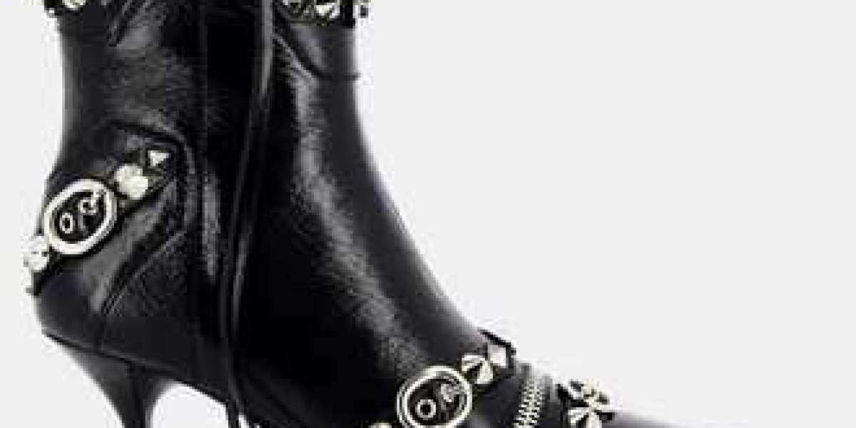 Stivali Jeffrey Campbell: stile, comfort e offerte imbattibili