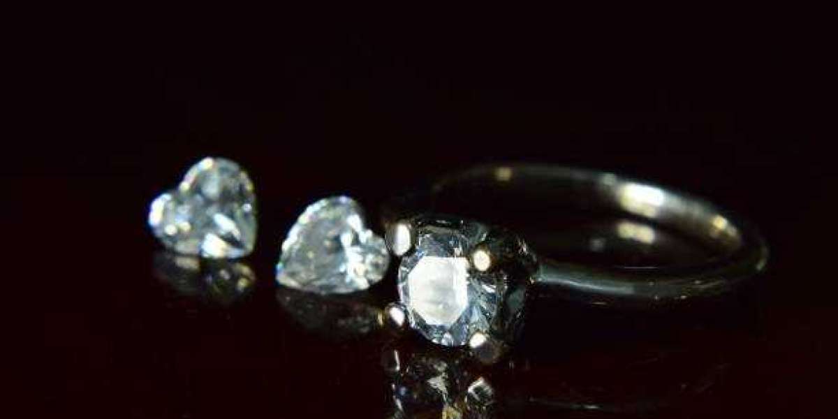 What Makes Razny Highland Park IL a Go-To for Jewelry Repairs?