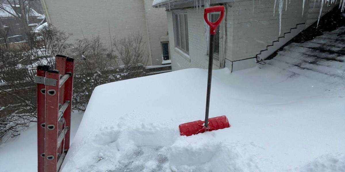 Keep Your Property Safe with Expert Rooftop Snow Removal Toronto