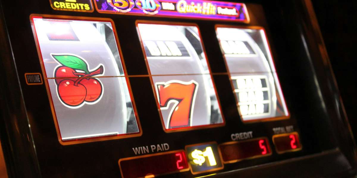 Sikkerhed og ansvarligt spil i online casinoer: En udfordring for både spillere og operatører i den digitale tidsalder