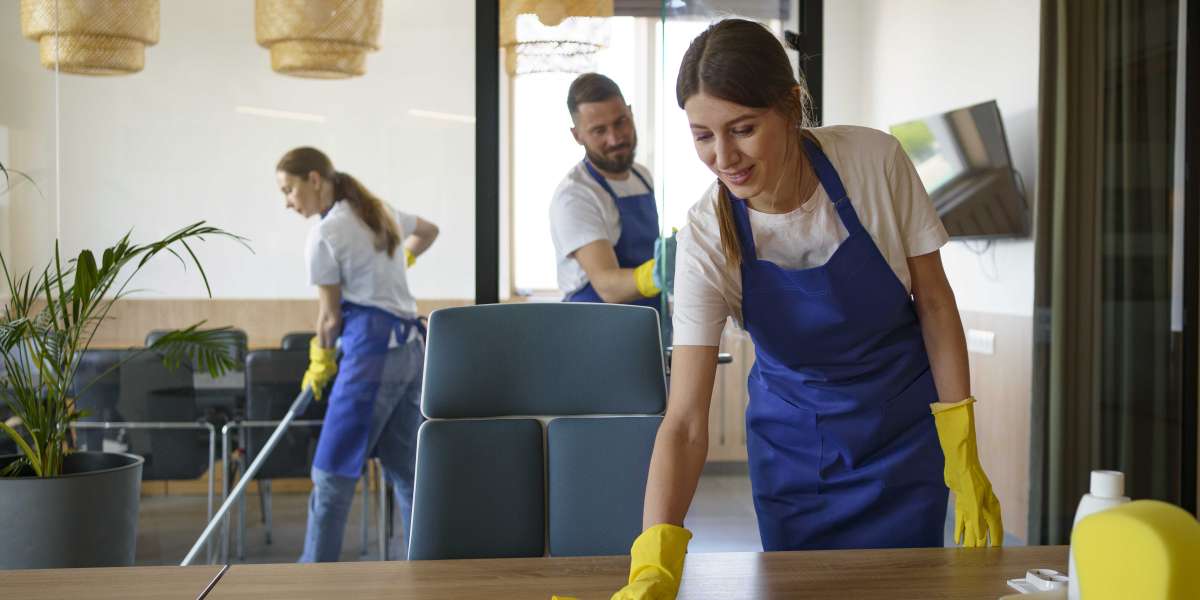 Top 7 Questions to Ask When Hiring a Commercial Cleaning Provider