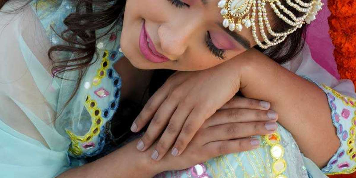 Elegant Hair Accessories by VAIDAAN | Handcrafted Styles for Every Look