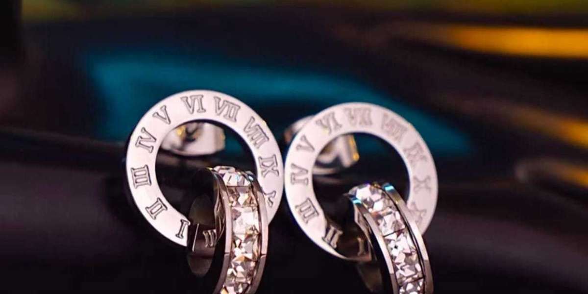 Dress the Moment: How to Accessorize for Every Occasion