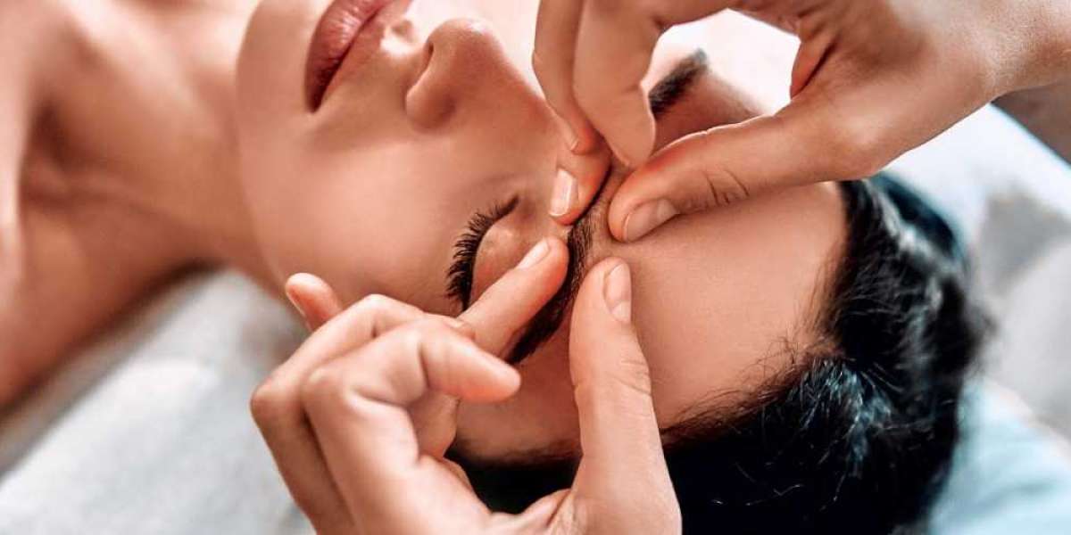 MC Beauty Lounge: Dubai’s Destination for Eyebrow Lamination and Eyelash Extensions