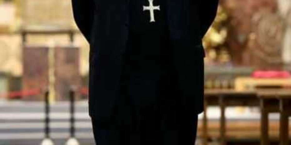 Exploring Clergy Identity Through Pastoral Robe Traditions