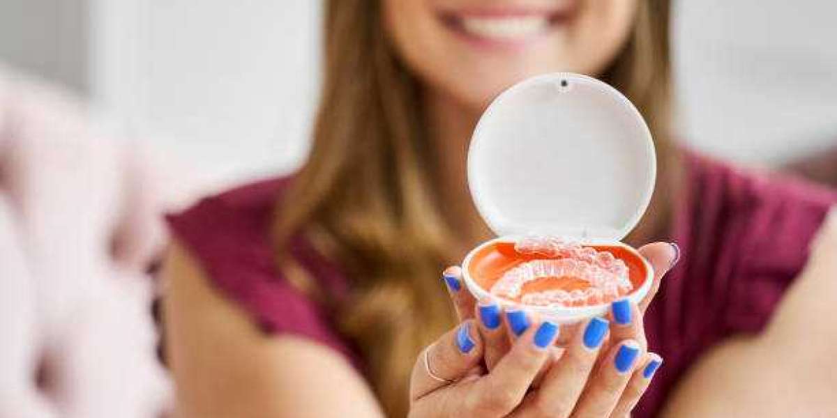 Mouth Retainer Cleaning Guide: Dos and Don’ts