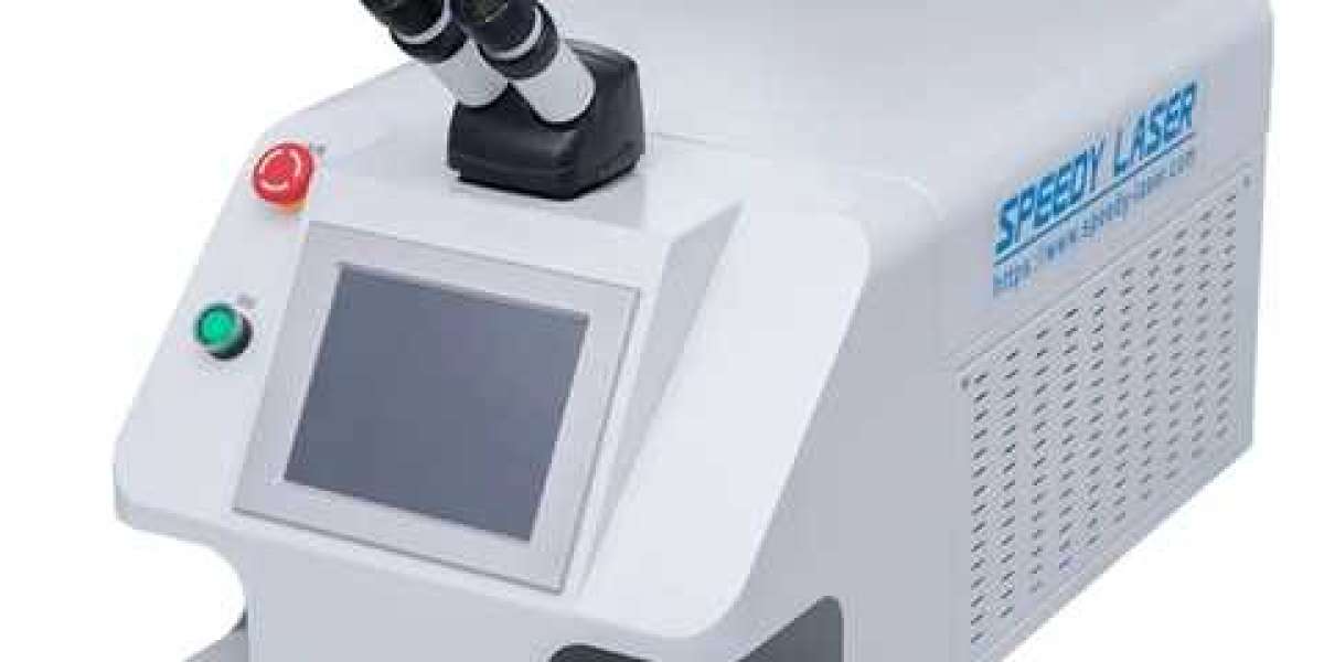 Why do expert goldsmiths now prefer a jewelry laser welder over traditional soldering tools?