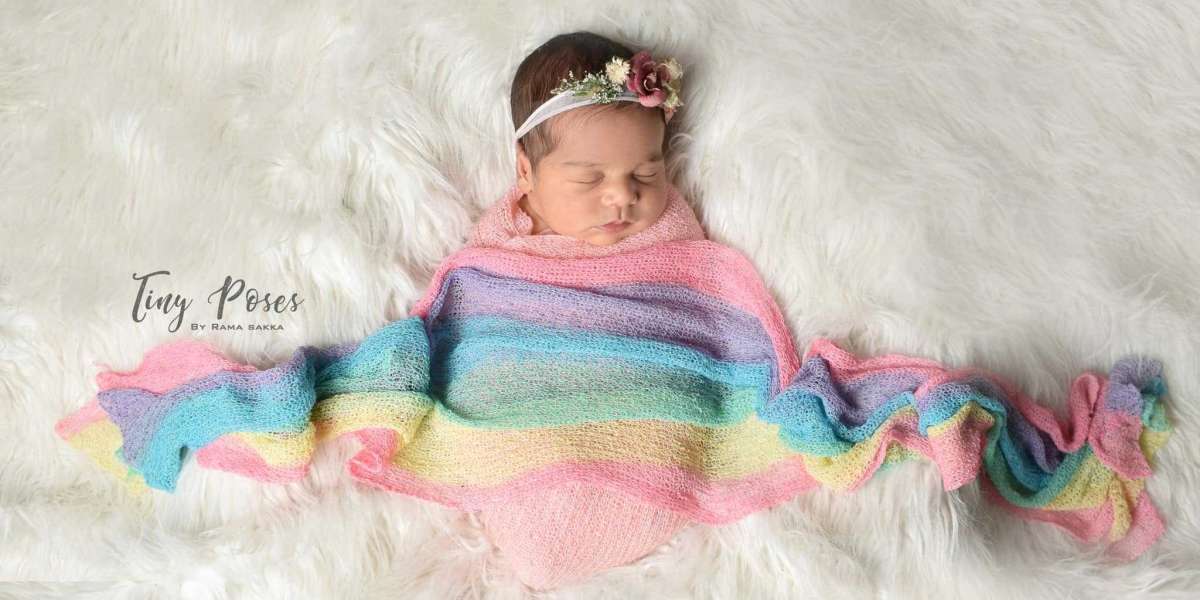 Newborn Photography Dubai: Capturing the First Precious Moments with Tiny Poses