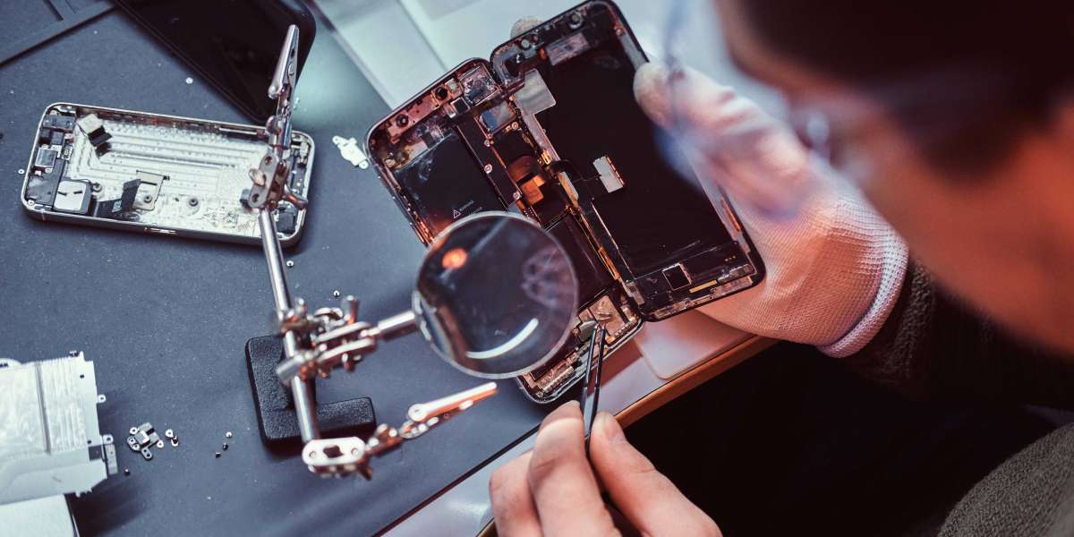 Fix It Right the First Time” – A Step-by-Step Checklist for Selecting the Perfect Phone-Repair Store