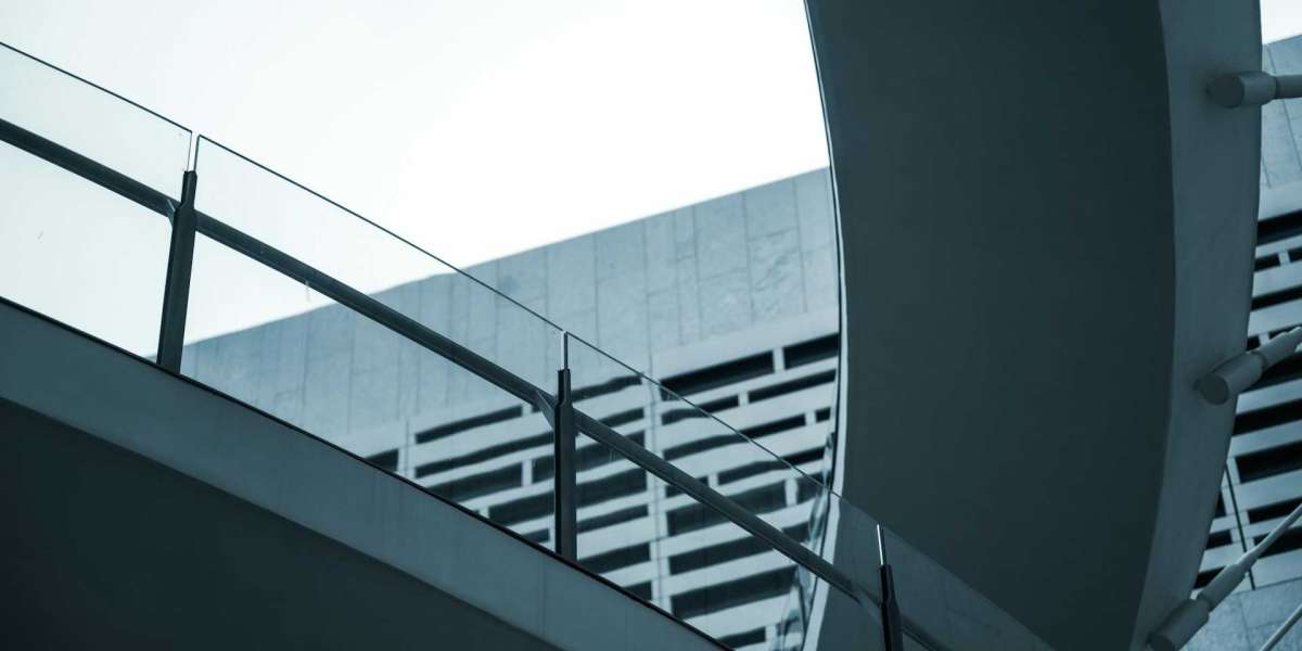 Low-Maintenance Luxury: The Advantages of Frameless Glass Railings