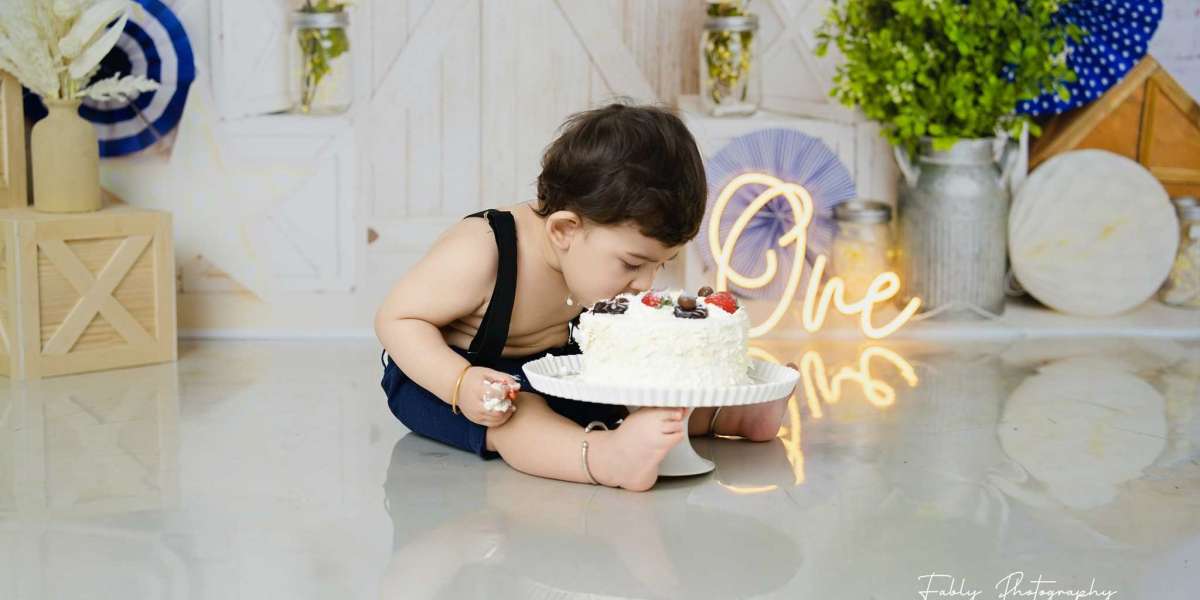 Cake Smashing Photography Sydney – Celebrate Your Baby’s First Birthday with Joyful Memories