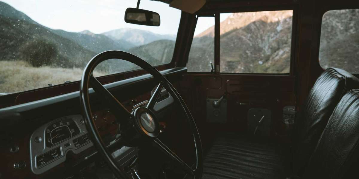 Van Rental vs. Hiring Movers: Which Is Right for You?