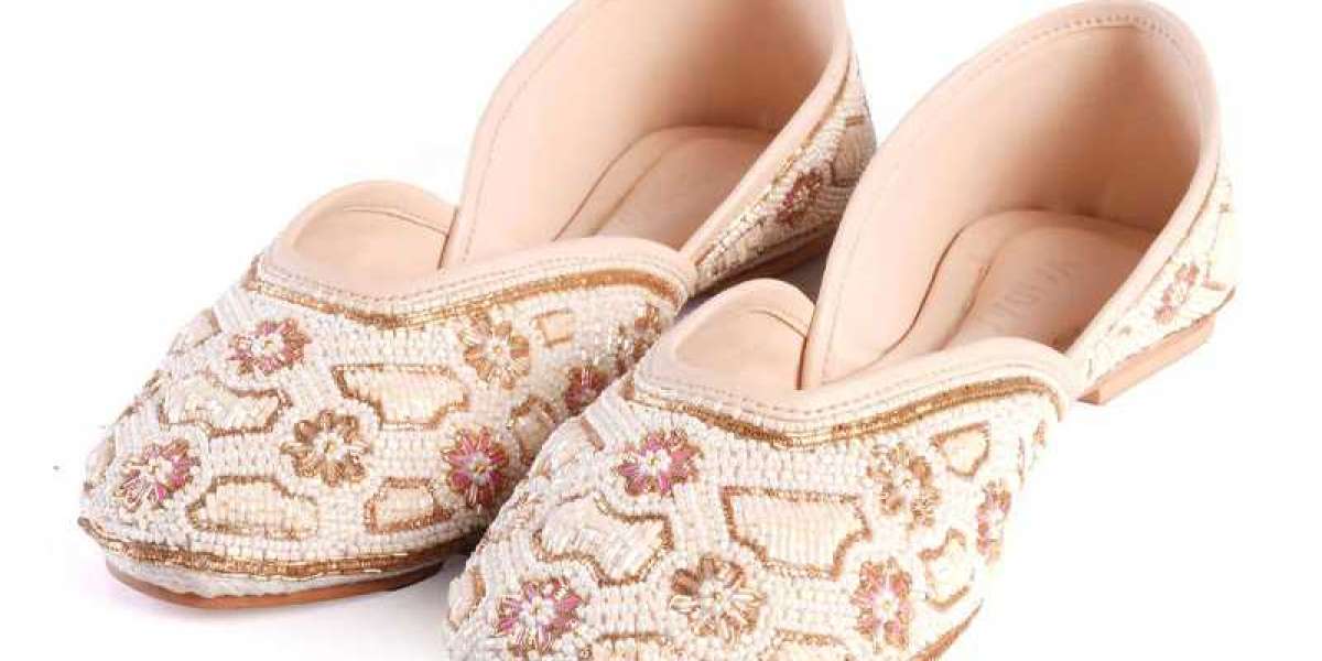Juti for Women: Seasonal Footwear Trends and Timeless Appeal