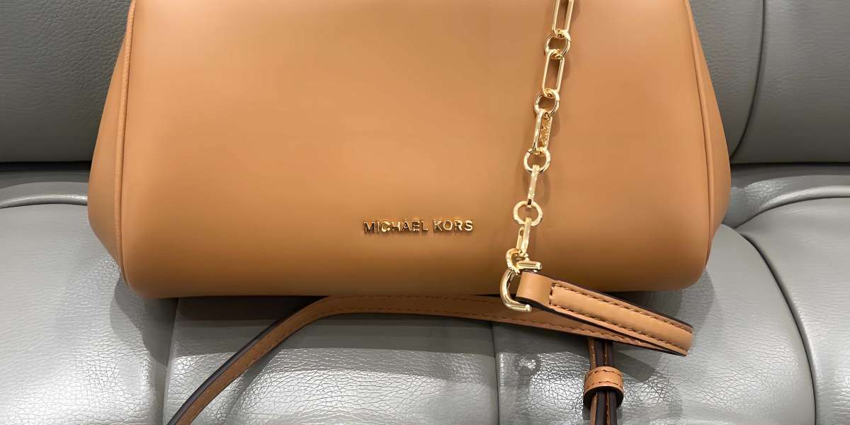 Michael Kors 台灣門市人氣托特包全攻略｜經典老花色與實用尺寸一次看懂
