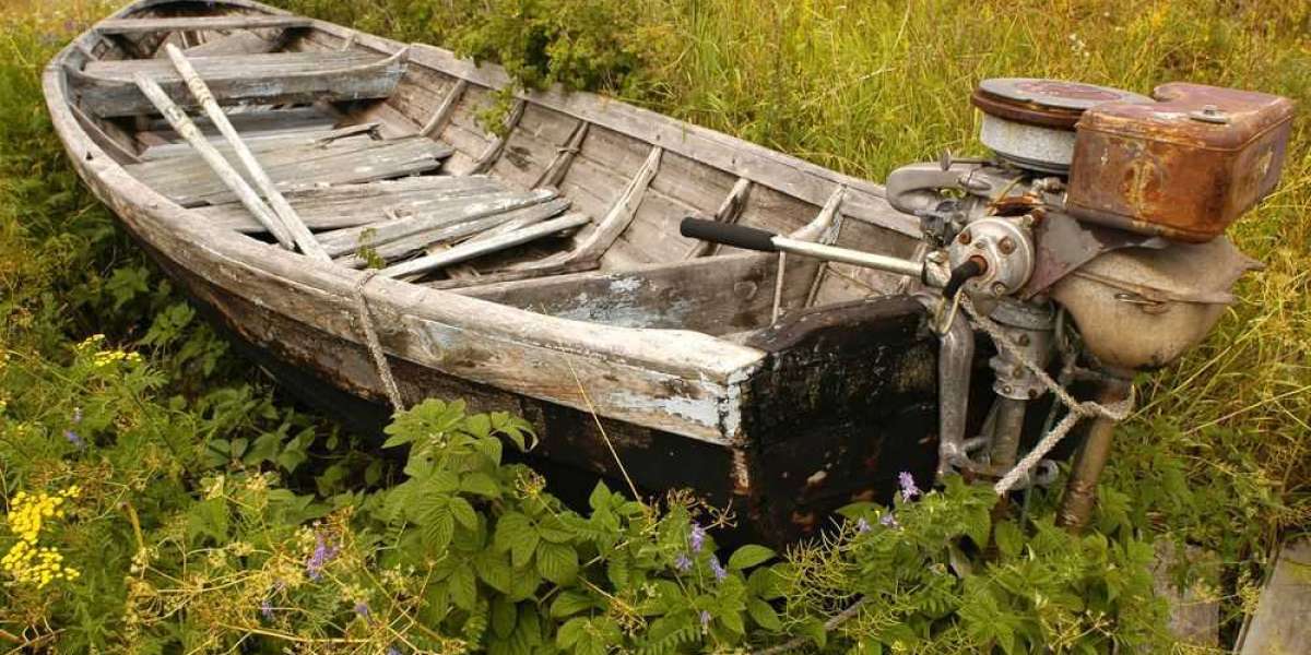 Removal of Derelict Boats: Efficient and Environmentally Responsible Solutions