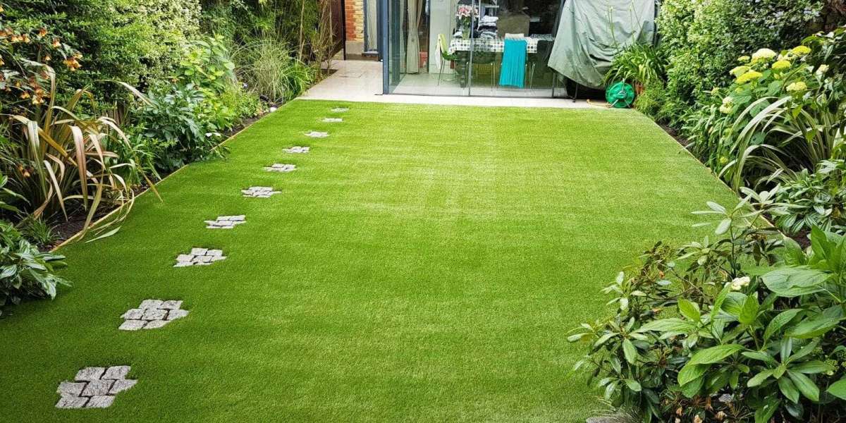 How Artificial Turf in Abu Dhabi Enhances Outdoor Living Spaces