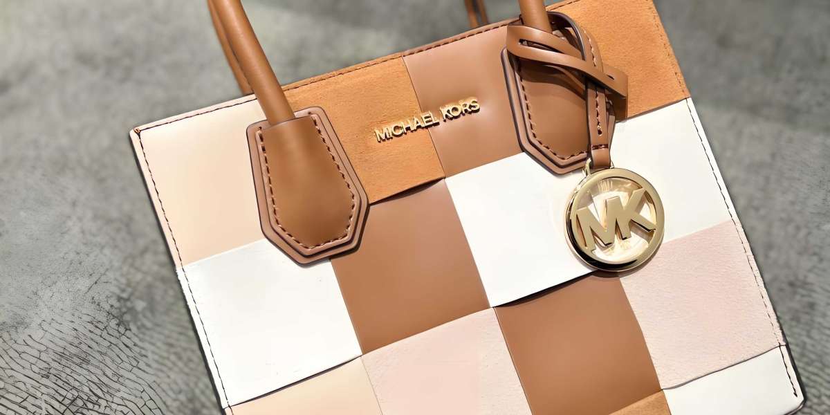 Michael Kors 專櫃推薦｜手提包、MK 手包、雙層手拿包與貝殼包全解析