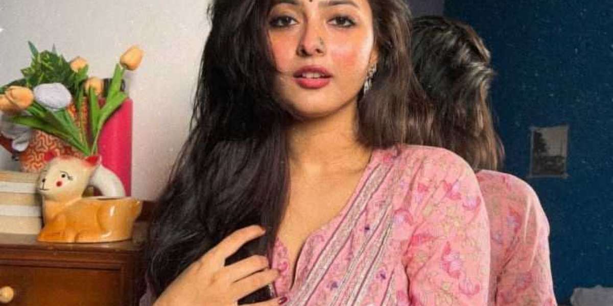 Aarvi +971569472821