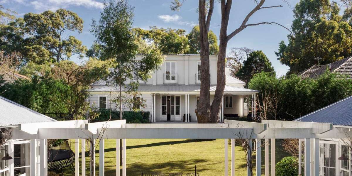 What questions must developers ask heritage architects Sydney before purchasing in a conservation area