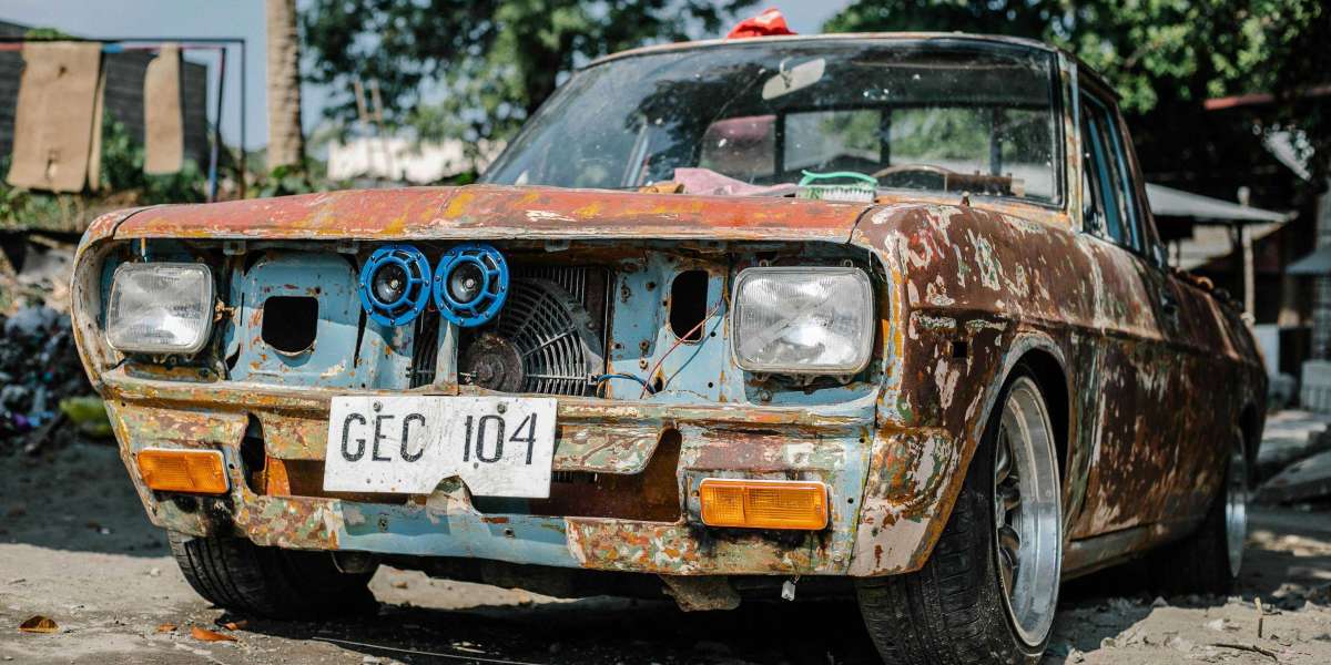 Why Is Scrap Car Removal in Thornhill the Best Option for Your Old Vehicle?