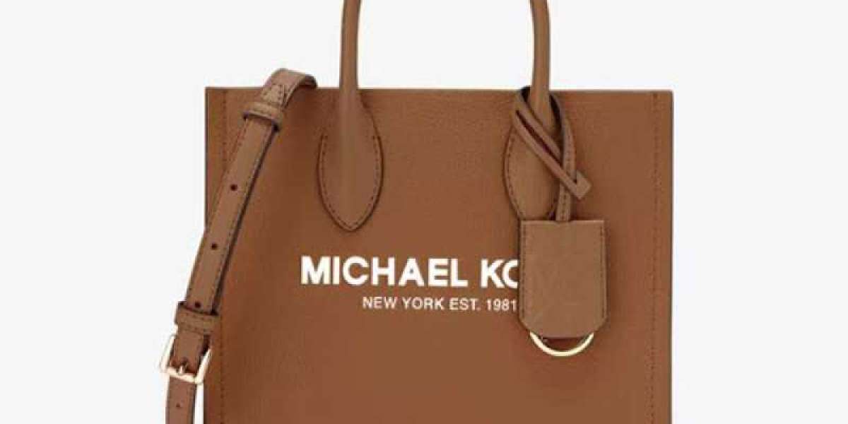 MK托特包尺寸選購與穿搭指南